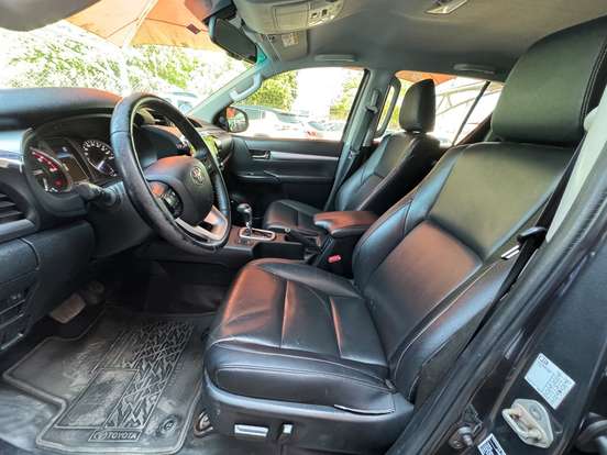 TOYOTA-HILUX-2022