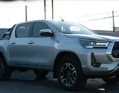TOYOTA HILUX 2.8 D-4D TURBO DIESEL CD SRV 4X4 AUTOMÁTICO TOYOTA HILUX 2.8 D-4D TURBO DIESEL CD SRV 4X4 AUTOMÁTICO