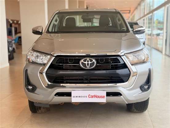 TOYOTA-HILUX-2023