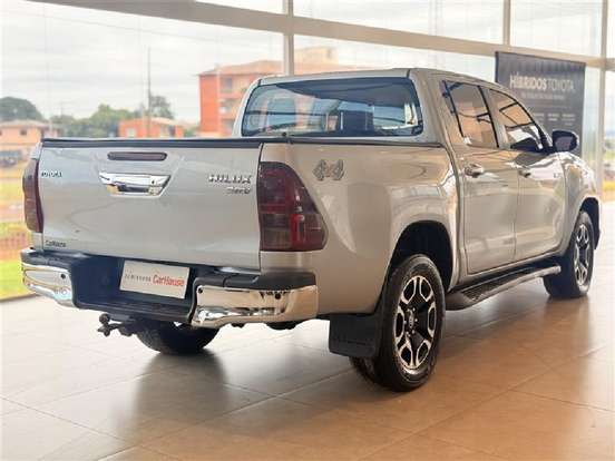 TOYOTA-HILUX-2023