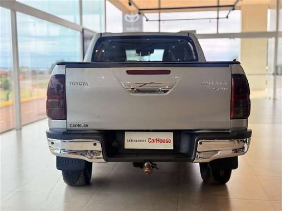 TOYOTA-HILUX-2023
