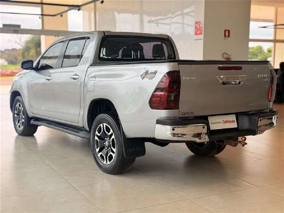 TOYOTA-HILUX-2023