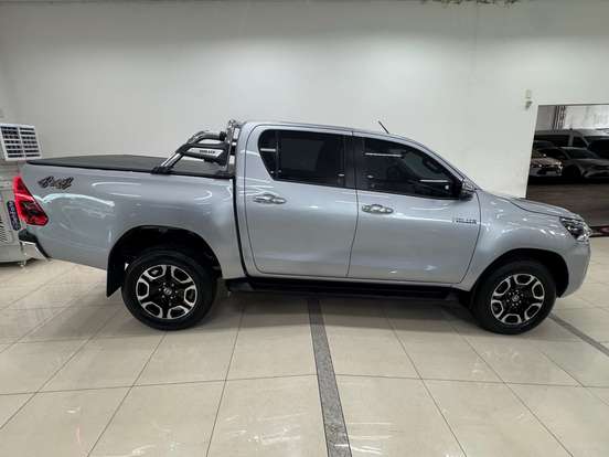 TOYOTA-HILUX-2025
