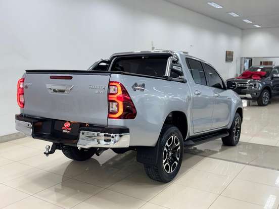 TOYOTA-HILUX-2025