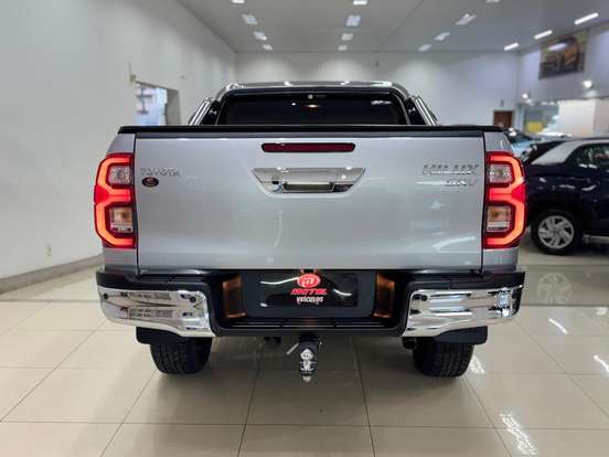 TOYOTA-HILUX-2025