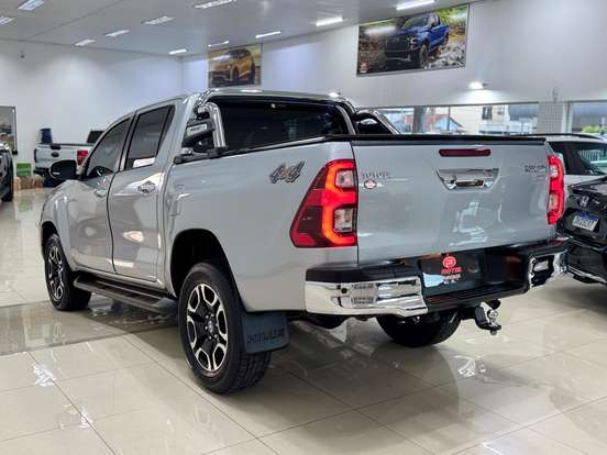 TOYOTA-HILUX-2025