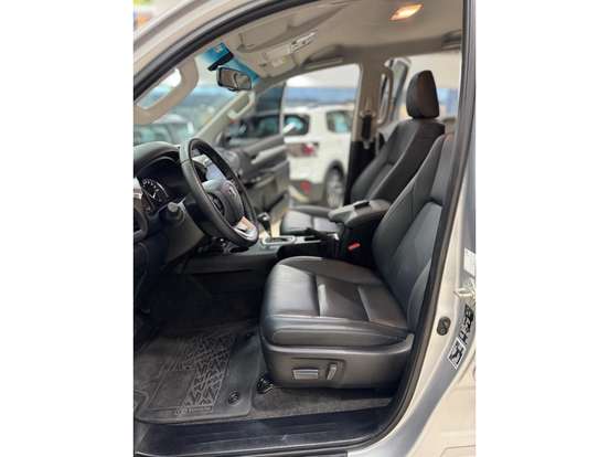 TOYOTA-HILUX-2025