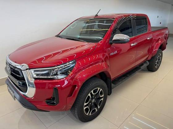 TOYOTA HILUX 2.8 D-4D TURBO DIESEL CD SRX 4X4 AUTOMÁTICO