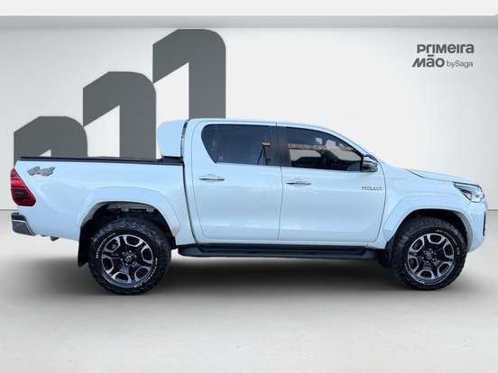 TOYOTA-HILUX-2.8 D-4D TURBO DIESEL CD SRX 4X4 AUTOMÁTICO TOYOTA-HILUX-2025