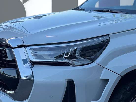 TOYOTA-HILUX-2025