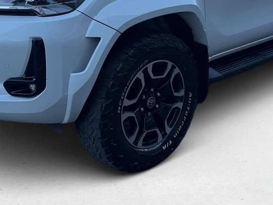 TOYOTA-HILUX-2025