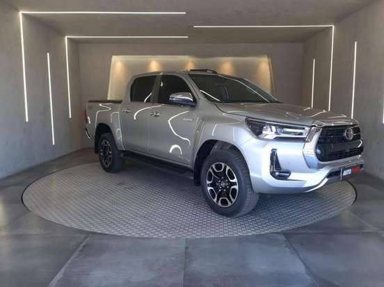 TOYOTA-HILUX-2023