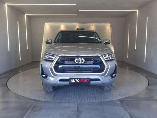 TOYOTA-HILUX-2023