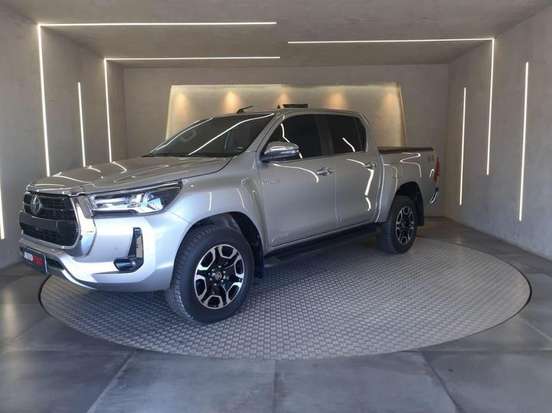 TOYOTA-HILUX-2.8 D-4D TURBO DIESEL CD SRX 4X4 AUTOMÁTICO TOYOTA-HILUX-2023