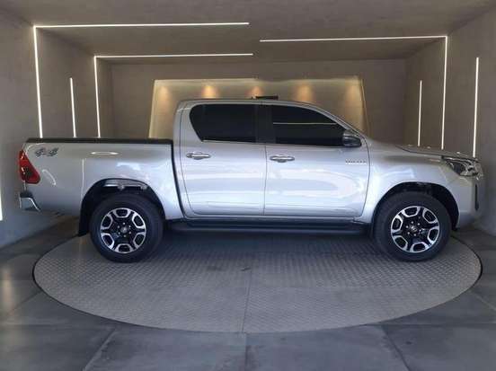 TOYOTA-HILUX-2023