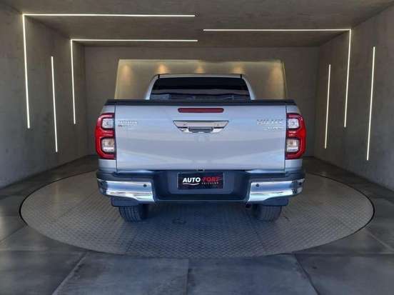 TOYOTA-HILUX-2023