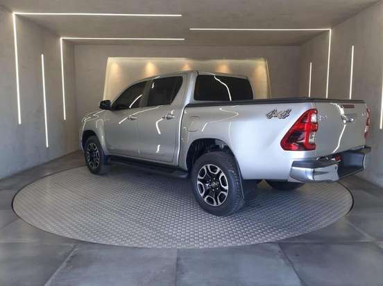 TOYOTA-HILUX-2023