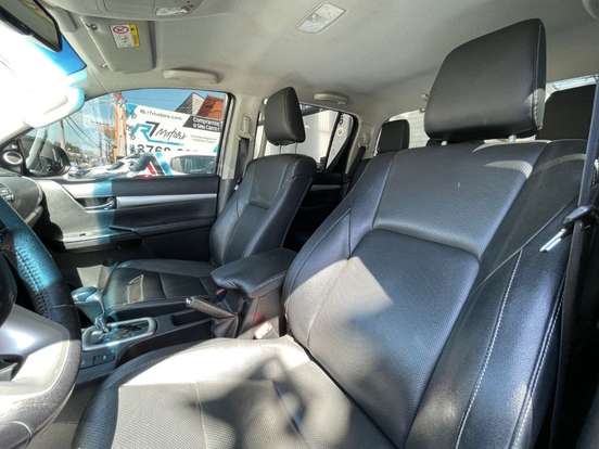 TOYOTA-HILUX-2.8 D-4D TURBO DIESEL CD SRX 4X4 AUTOMÁTICO TOYOTA-HILUX-2021