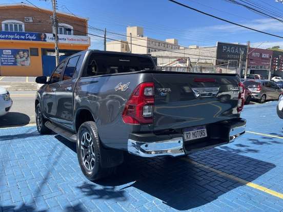 TOYOTA-HILUX-2.8 D-4D TURBO DIESEL CD SRX 4X4 AUTOMÁTICO TOYOTA-HILUX-2021