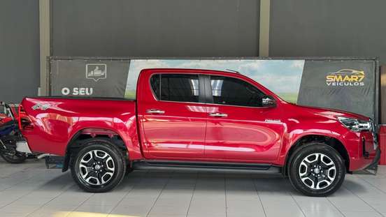 TOYOTA-HILUX-2021