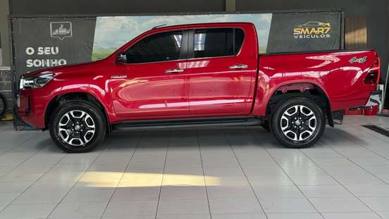 TOYOTA-HILUX-2021