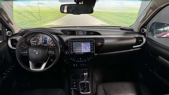 TOYOTA-HILUX-2021