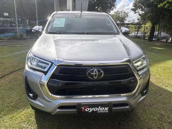 TOYOTA-HILUX-2.8 D-4D TURBO DIESEL CD SRX 4X4 AUTOMÁTICO TOYOTA-HILUX-2023