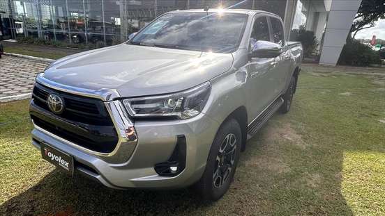 TOYOTA-HILUX-2023