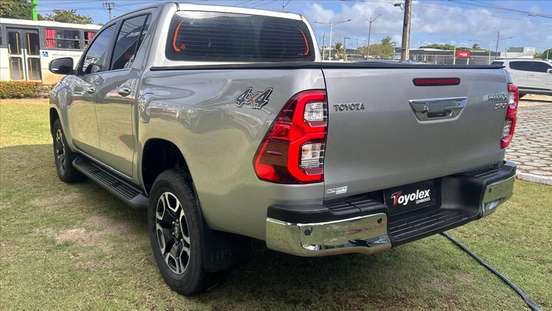 TOYOTA-HILUX-2.8 D-4D TURBO DIESEL CD SRX 4X4 AUTOMÁTICO TOYOTA-HILUX-2023