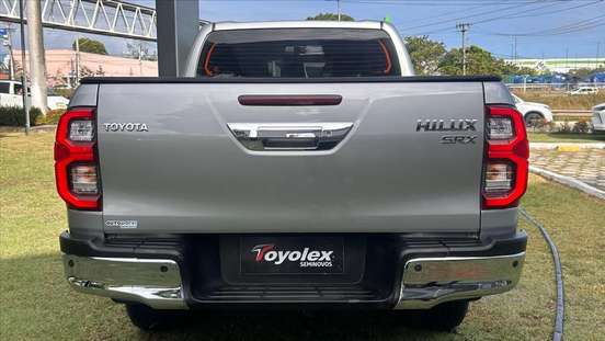 TOYOTA-HILUX-2023
