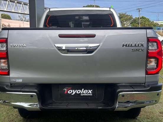 TOYOTA-HILUX-2.8 D-4D TURBO DIESEL CD SRX 4X4 AUTOMÁTICO TOYOTA-HILUX-2023