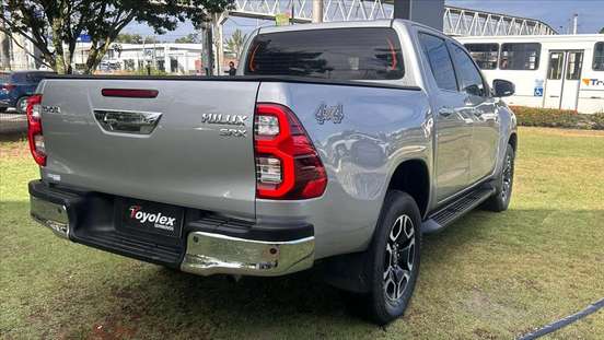 TOYOTA-HILUX-2.8 D-4D TURBO DIESEL CD SRX 4X4 AUTOMÁTICO TOYOTA-HILUX-2023