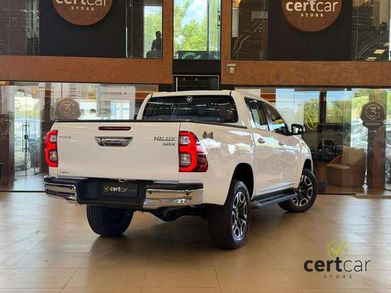 TOYOTA-HILUX-2.8 D-4D TURBO DIESEL CD SRX LIMITED 4X4 AUTOMÁTICO TOYOTA-HILUX-2023