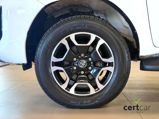 TOYOTA-HILUX-2023