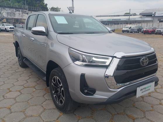 TOYOTA HILUX 2.8 D-4D TURBO DIESEL CD SRX LIMITED 4X4 AUTOMÁTICO
