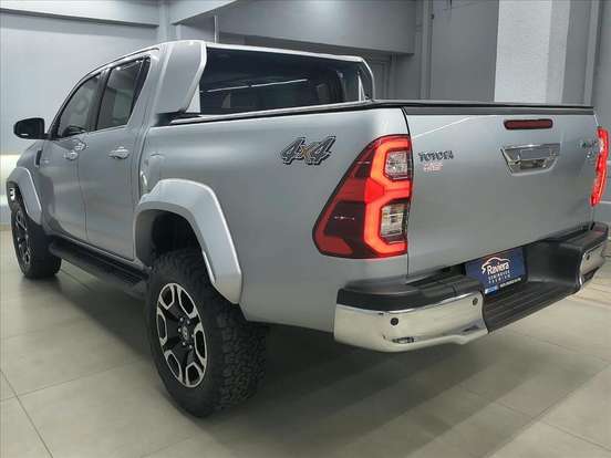TOYOTA-HILUX-2.8 D-4D TURBO DIESEL CD SRX PLUS 4X4 AUTOMÁTICO TOYOTA-HILUX-2025