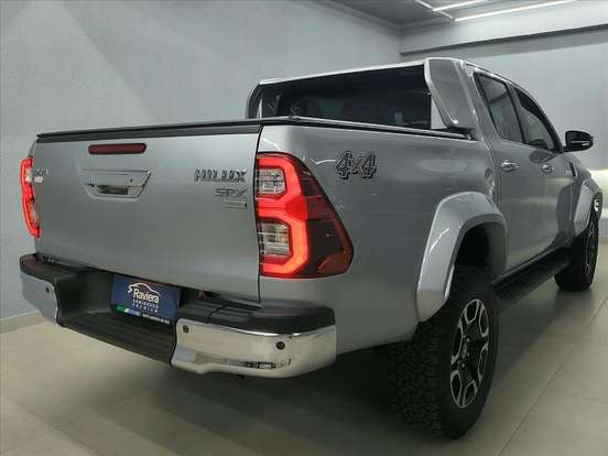 TOYOTA-HILUX-2.8 D-4D TURBO DIESEL CD SRX PLUS 4X4 AUTOMÁTICO TOYOTA-HILUX-2025