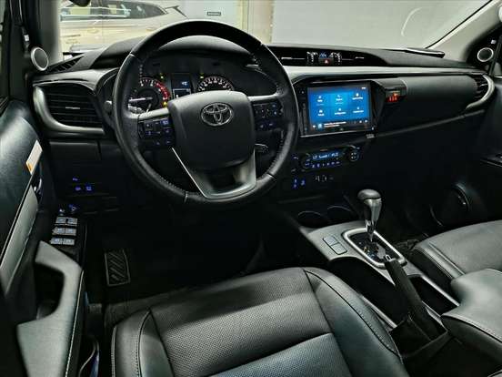 TOYOTA-HILUX-2025