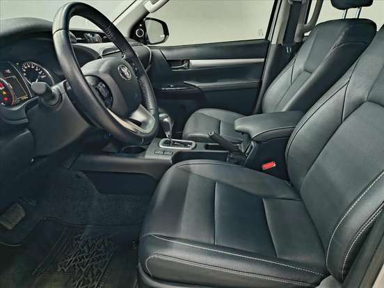 TOYOTA-HILUX-2.8 D-4D TURBO DIESEL CD SRX PLUS 4X4 AUTOMÁTICO TOYOTA-HILUX-2025