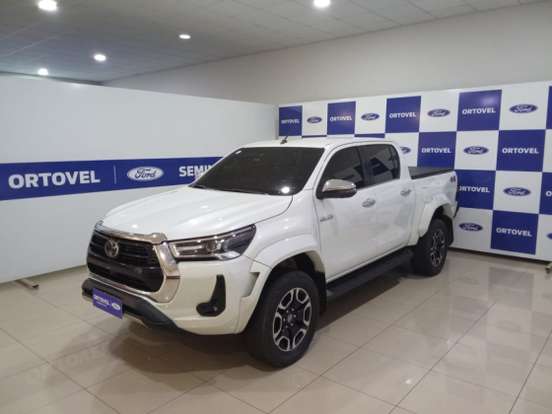 TOYOTA-HILUX-2.8 D-4D TURBO DIESEL CD SRX PLUS 4X4 AUTOMÁTICO TOYOTA-HILUX-2024