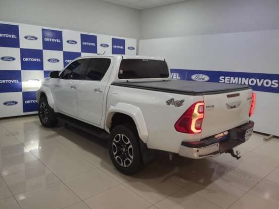 TOYOTA-HILUX-2.8 D-4D TURBO DIESEL CD SRX PLUS 4X4 AUTOMÁTICO TOYOTA-HILUX-2024