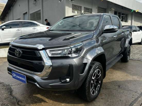 TOYOTA-HILUX-2.8 D-4D TURBO DIESEL CD SRX PLUS 4X4 AUTOMÁTICO TOYOTA-HILUX-2024