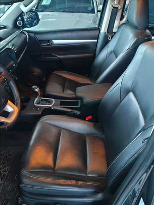 TOYOTA-HILUX-2023