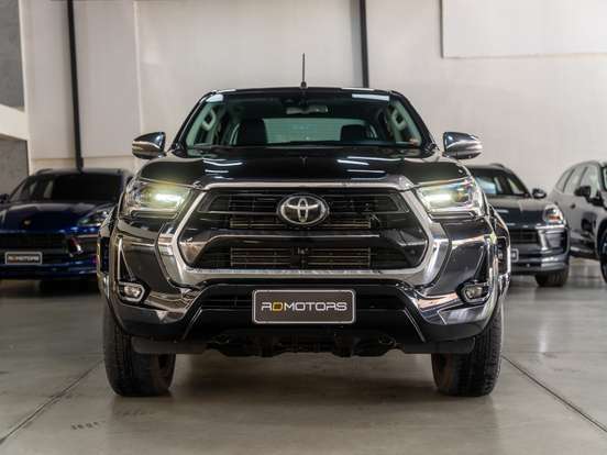TOYOTA-HILUX-2023