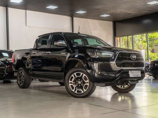TOYOTA-HILUX-2023