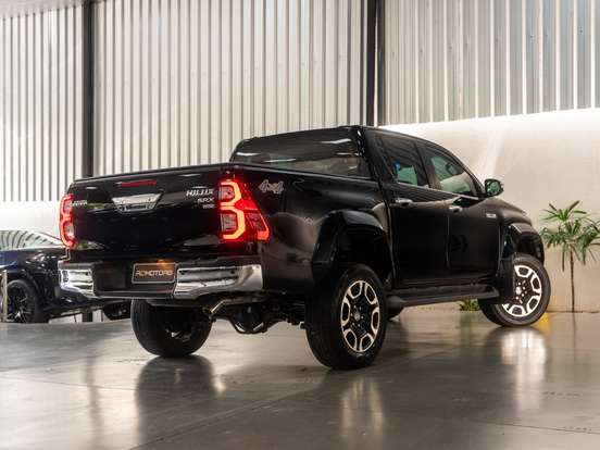TOYOTA-HILUX-2023