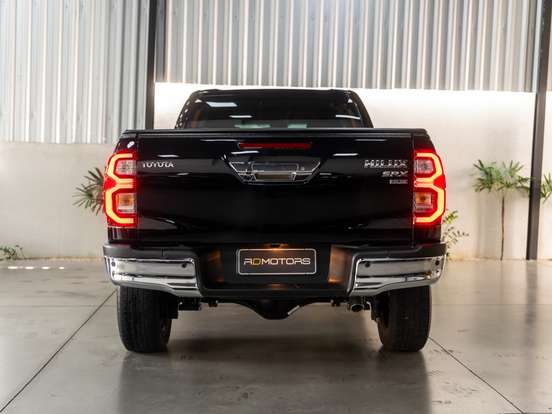 TOYOTA-HILUX-2023