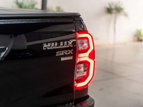 TOYOTA-HILUX-2023