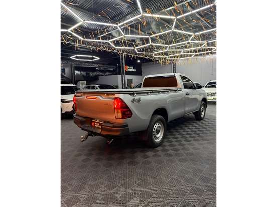 TOYOTA-HILUX-2025