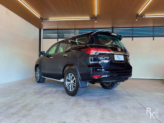 TOYOTA-HILUX-2.8 SRX 4X4 CD 16V DIESEL 4P AUTOMÁTICO TOYOTA-HILUX-2017